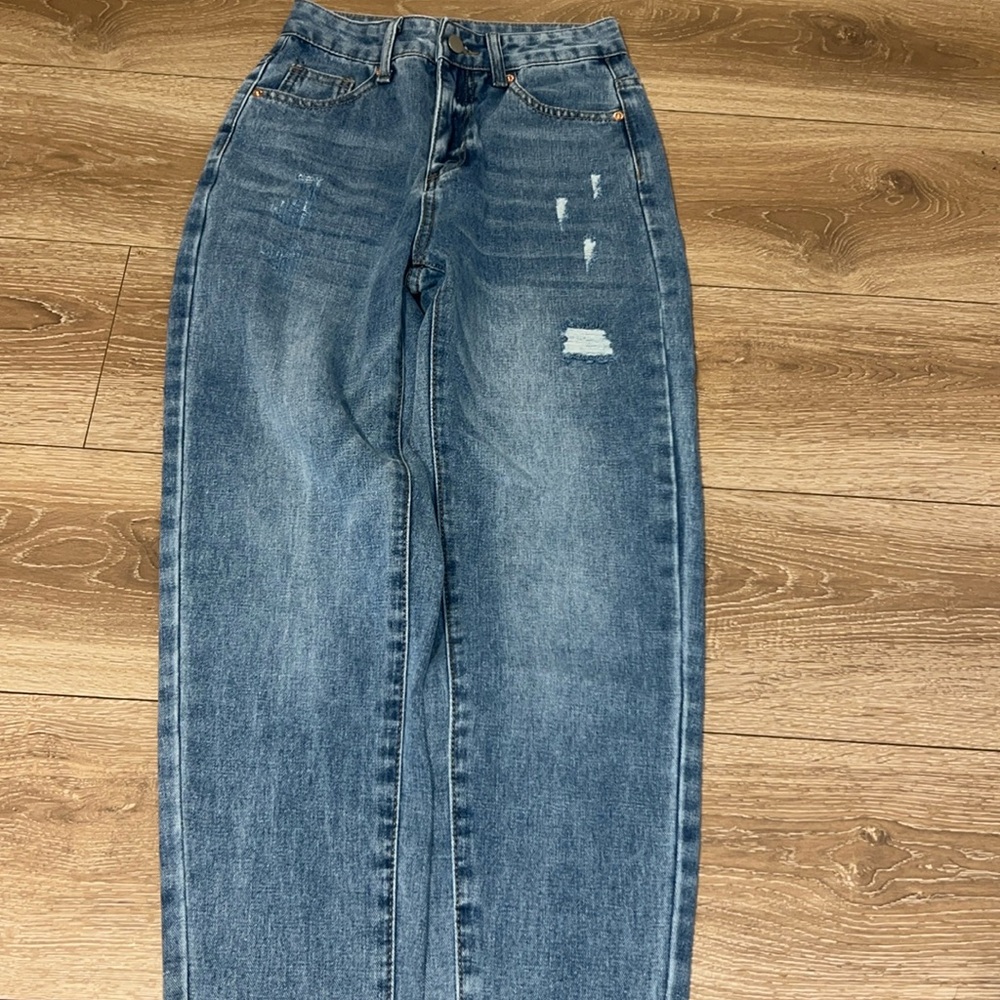 High rise ripped jean